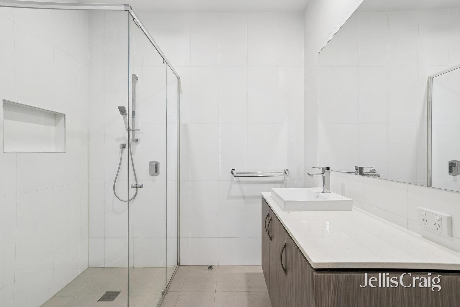 2/3 Parrs Road, Croydon image 7