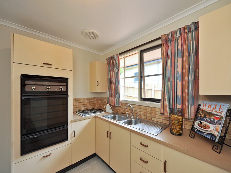 2/3 Peace Street, Box Hill South image 3