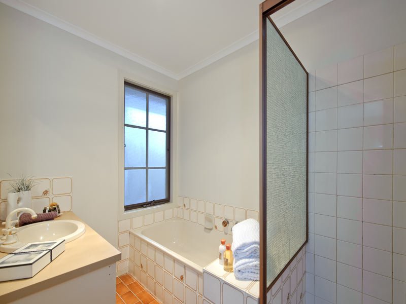 2/3 Peace Street, Box Hill South image 5