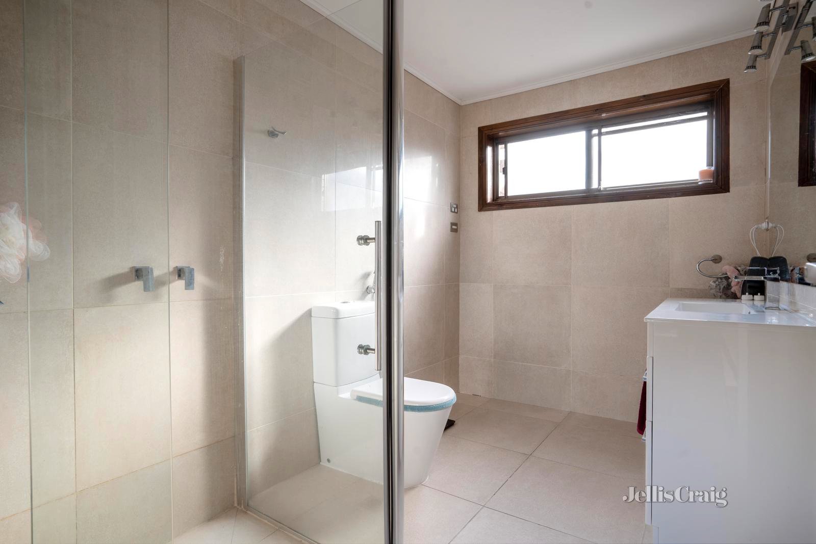 2/3 Plymouth Avenue, Pascoe Vale image 5