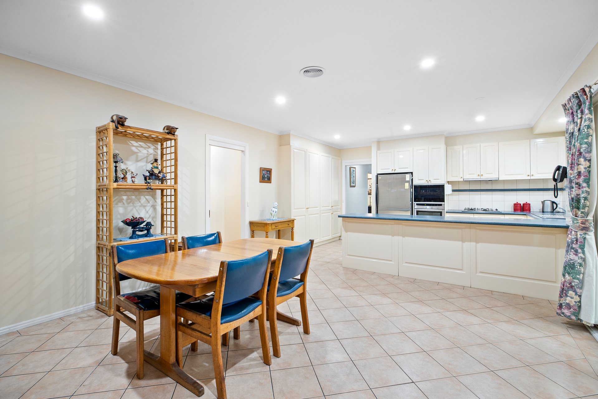 23 Pratico Court, Forest Hill image 5