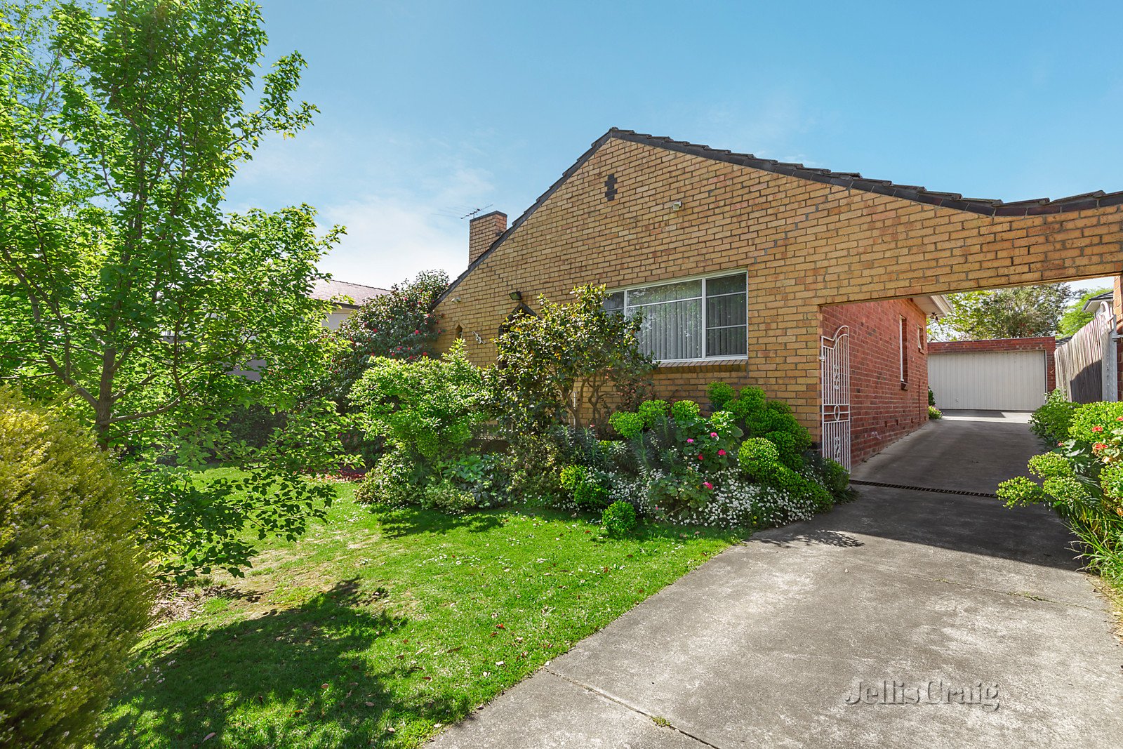 23 Rangeview Grove, Balwyn North image 2