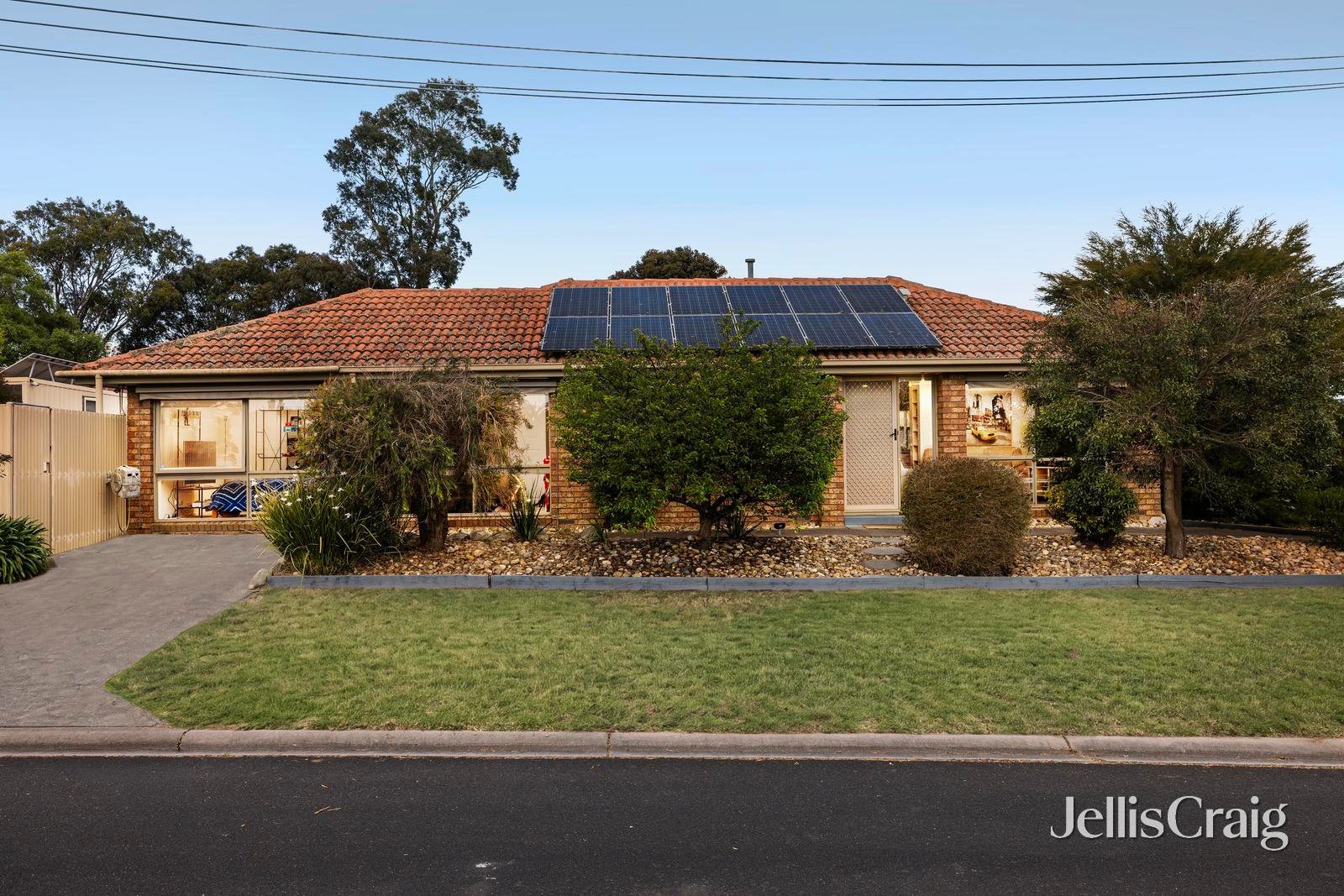 23 Ruffy Drive, Cranbourne image 1