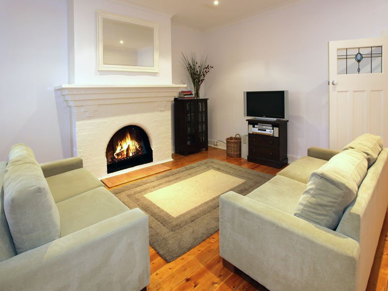 2/3 Ruskin Street, Elwood image 2