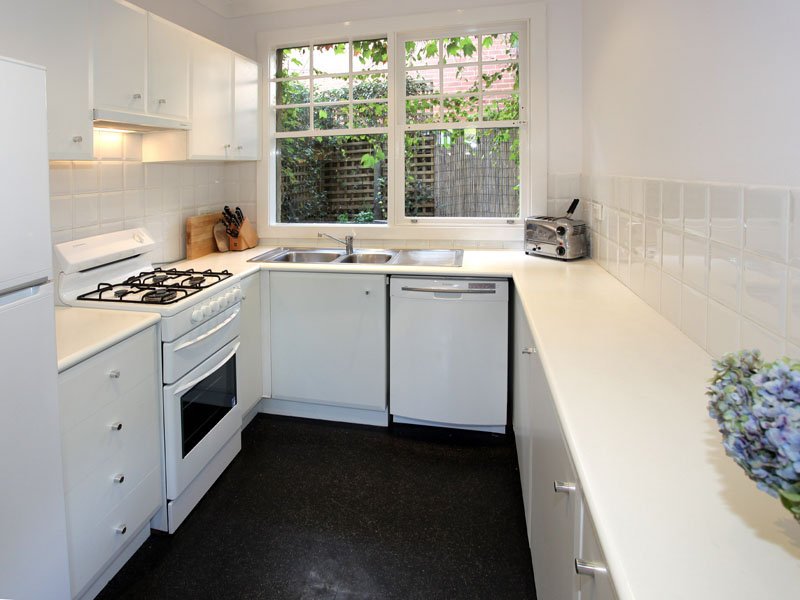 2/3 Ruskin Street, Elwood image 3
