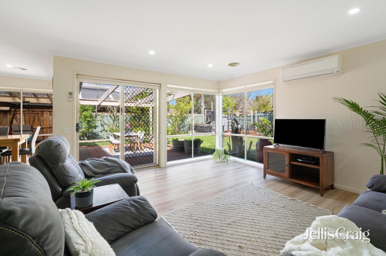 23 Saint Helens Avenue, Lake Gardens image 2