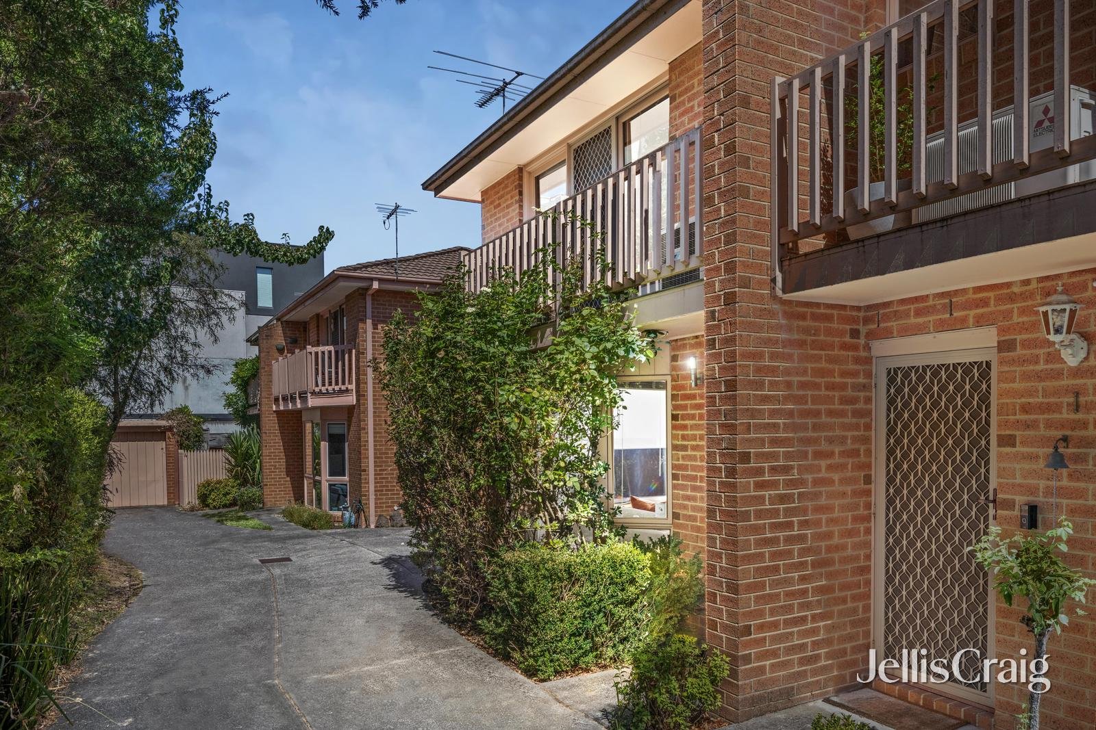 2/3 Station Street, Blackburn image 1