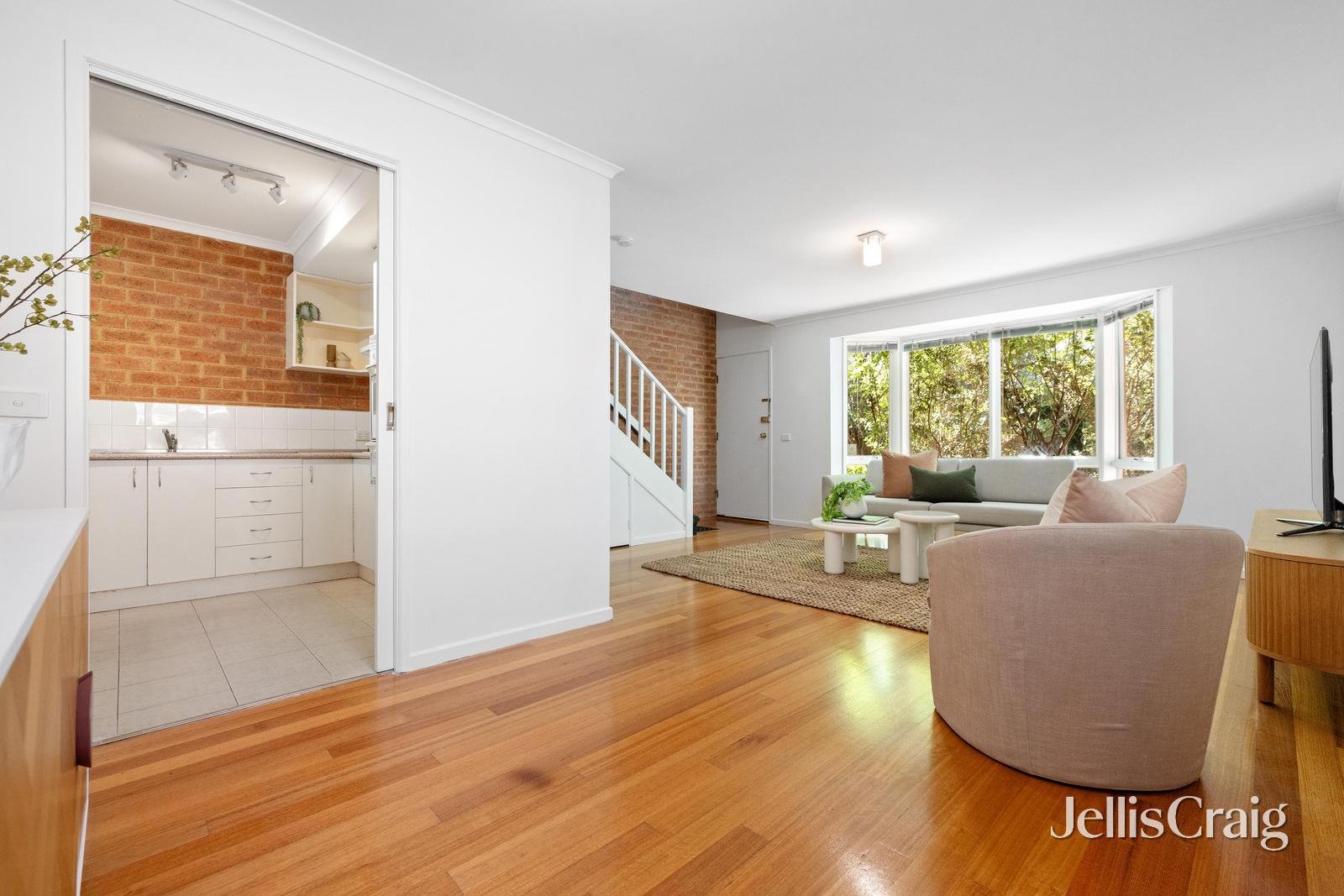 2/3 Station Street, Blackburn image 4