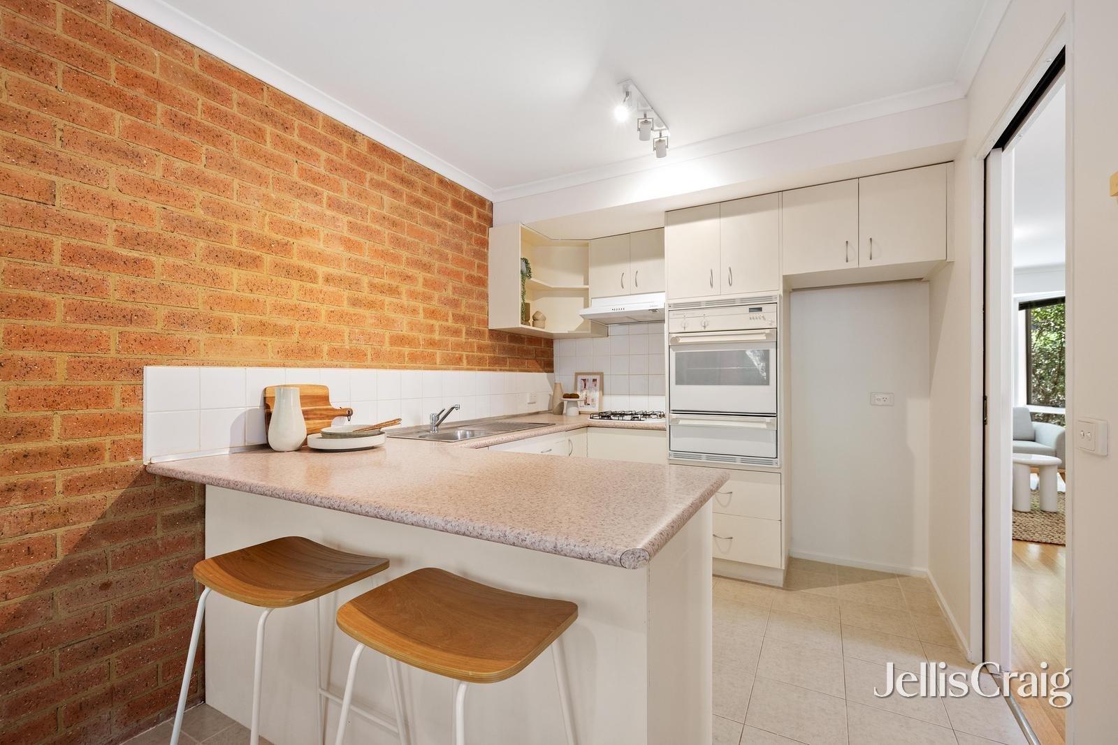 2/3 Station Street, Blackburn image 6