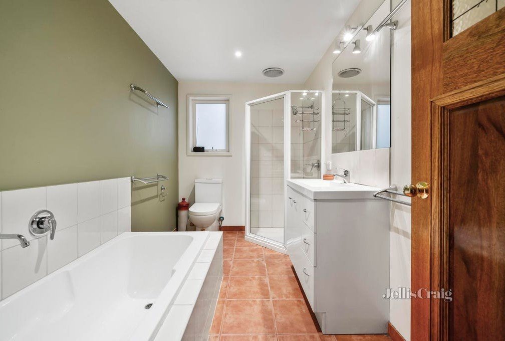 23 Stirling Crescent, Glen&nbsp;Waverley image 4