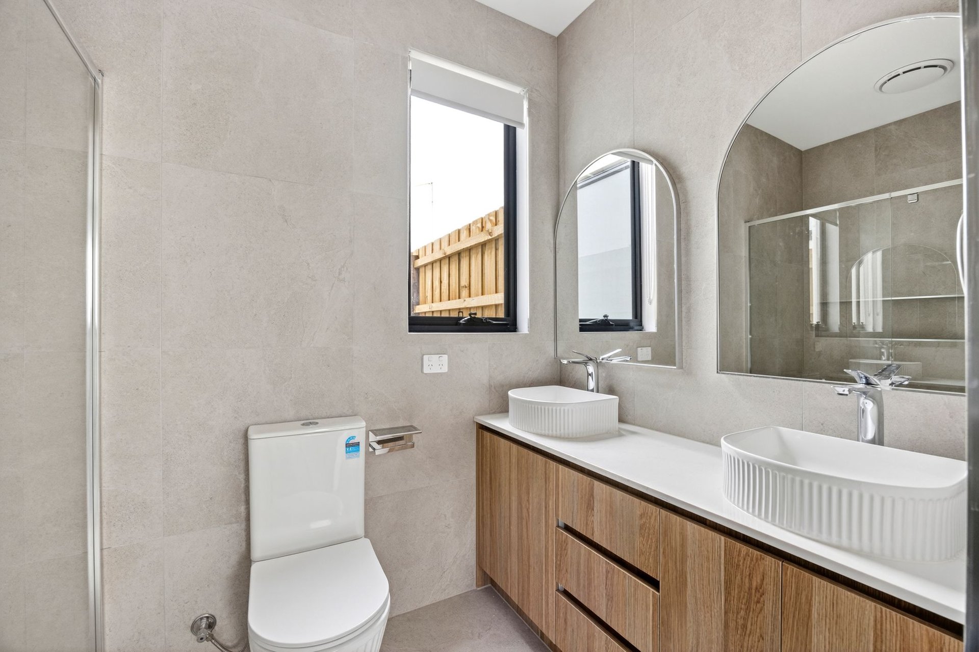 2/3 Sullivan Court, Belmont image 5