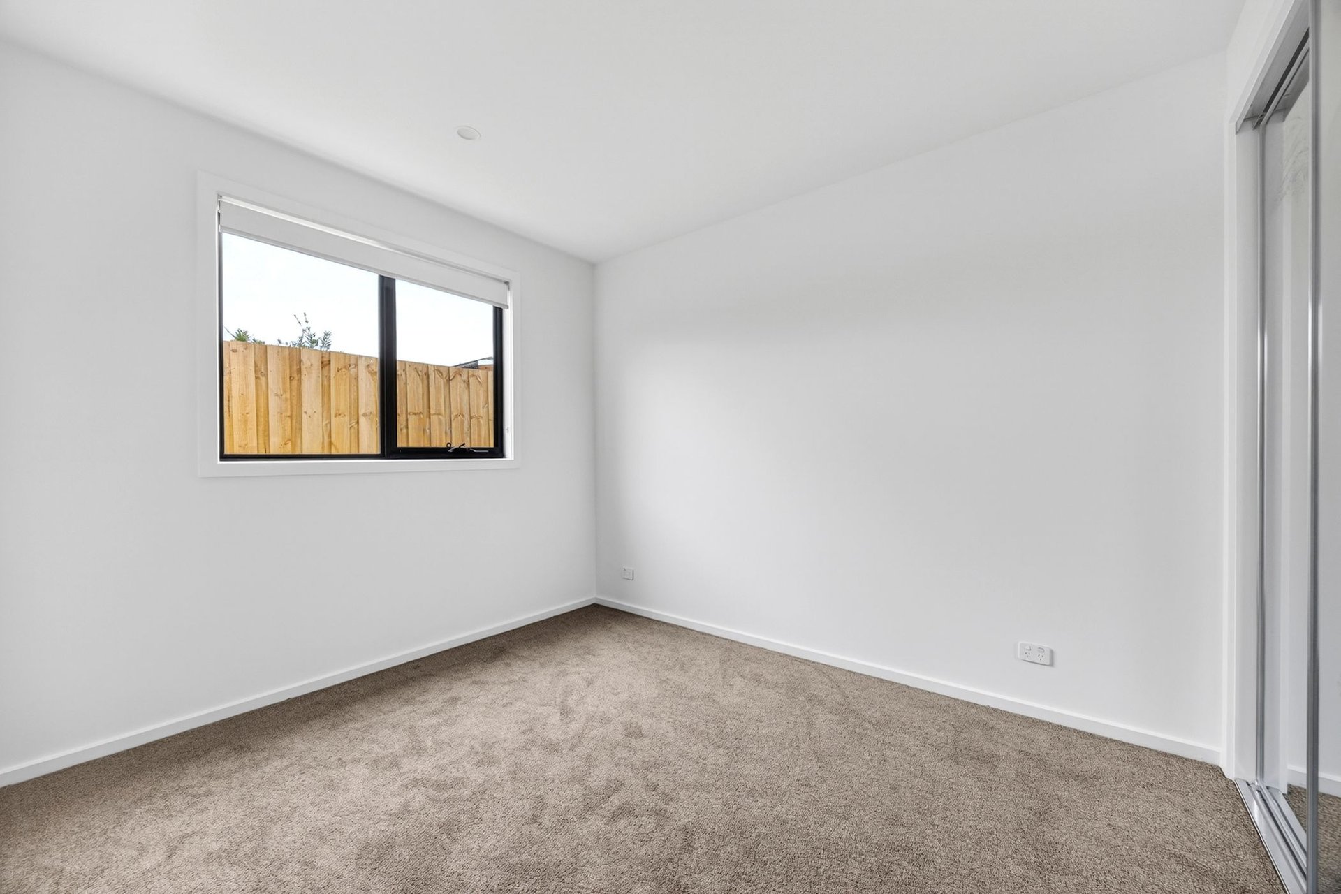 2/3 Sullivan Court, Belmont image 6