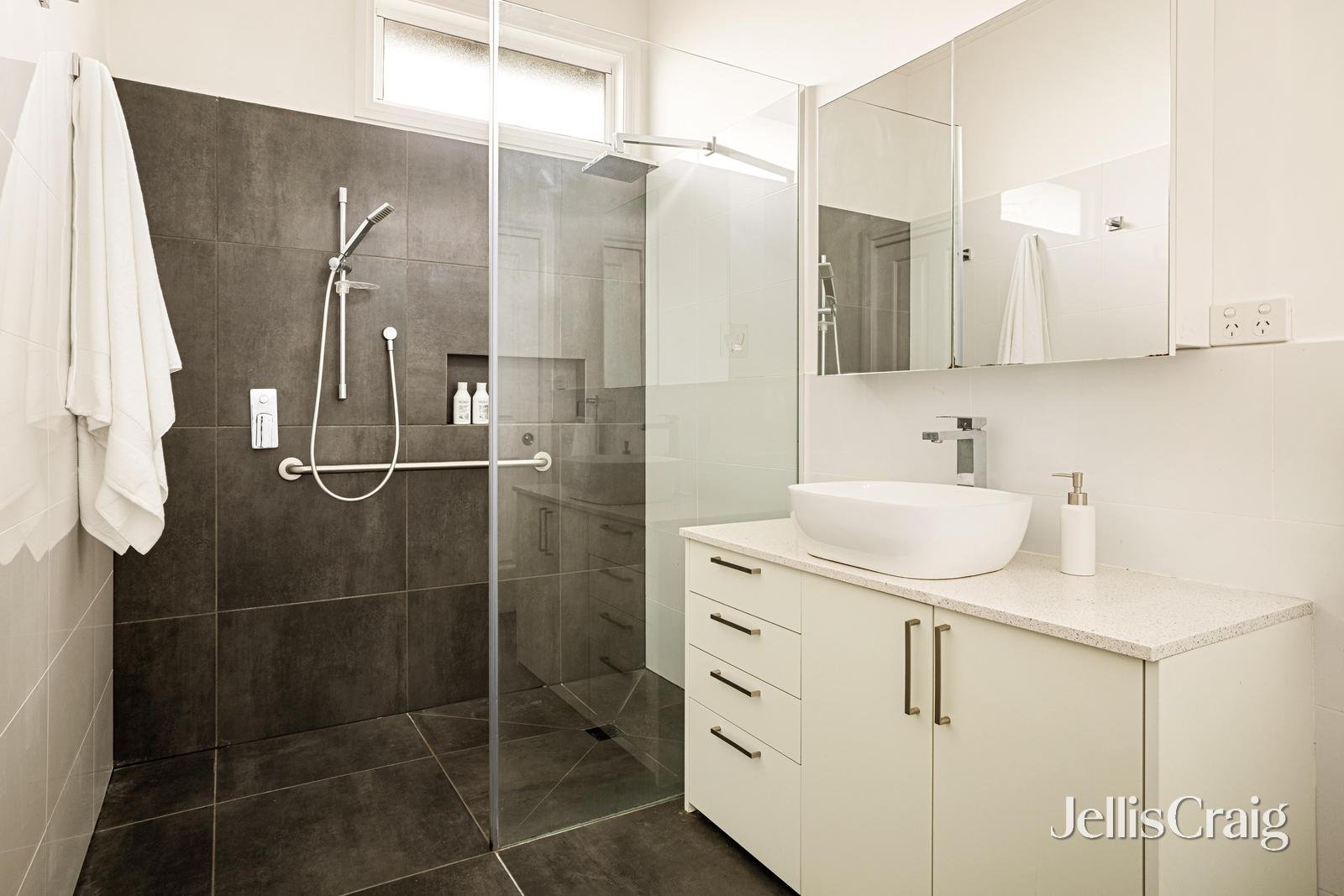 23 Swanpool Avenue, Chelsea image 11