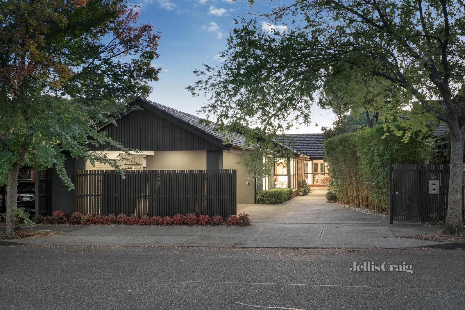 23 The Grange, Malvern East image 1