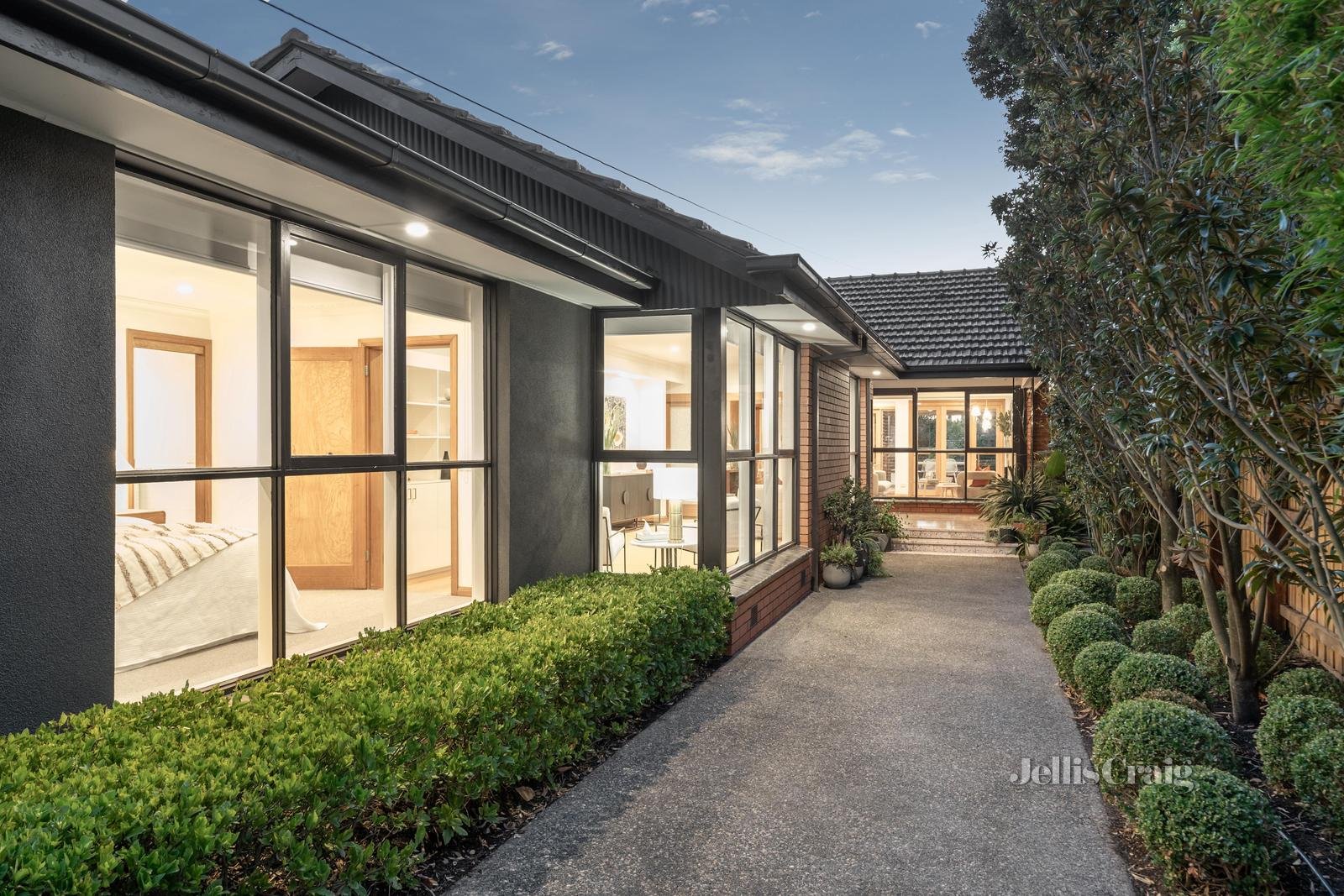 23 The Grange, Malvern East image 2
