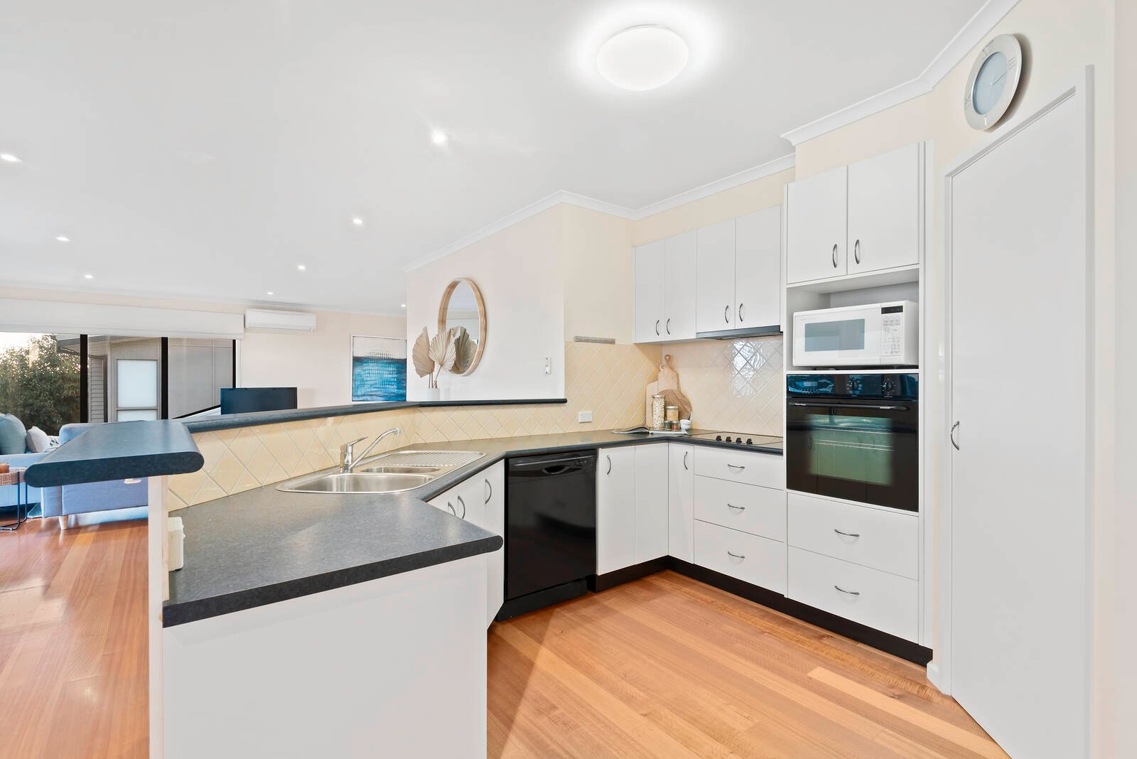 Property Gallery Thumbnail 9
