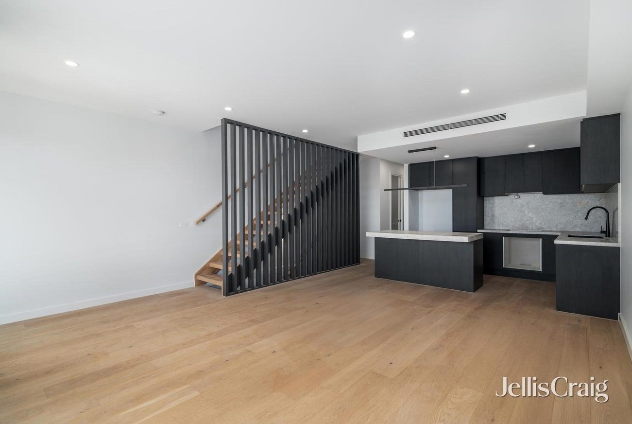 2/3 Thiele Street, Doncaster image 3