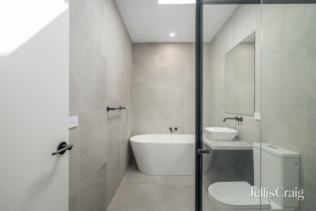 2/3 Thiele Street, Doncaster image 7