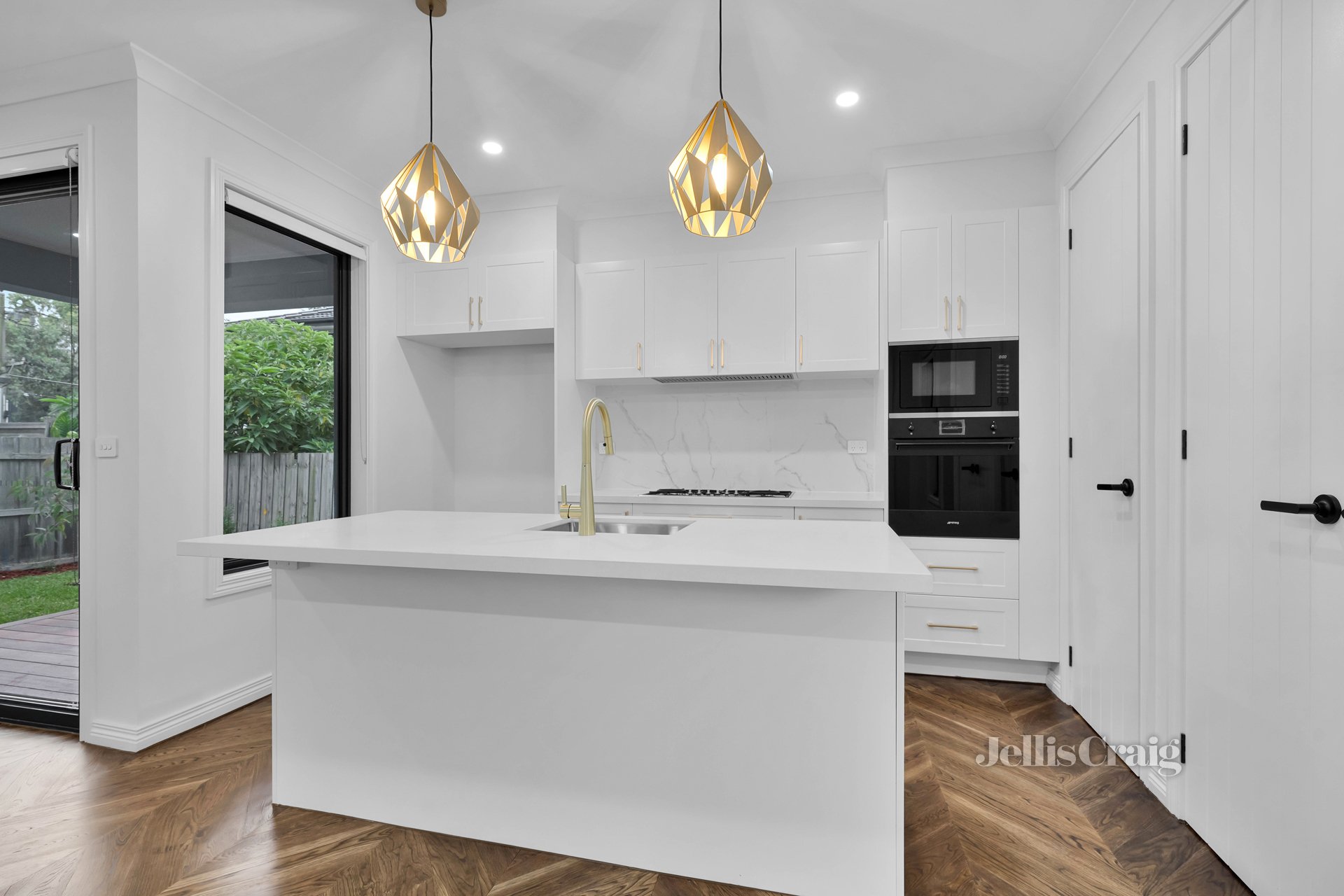 2/3 Thurloo Street, Chadstone image 3