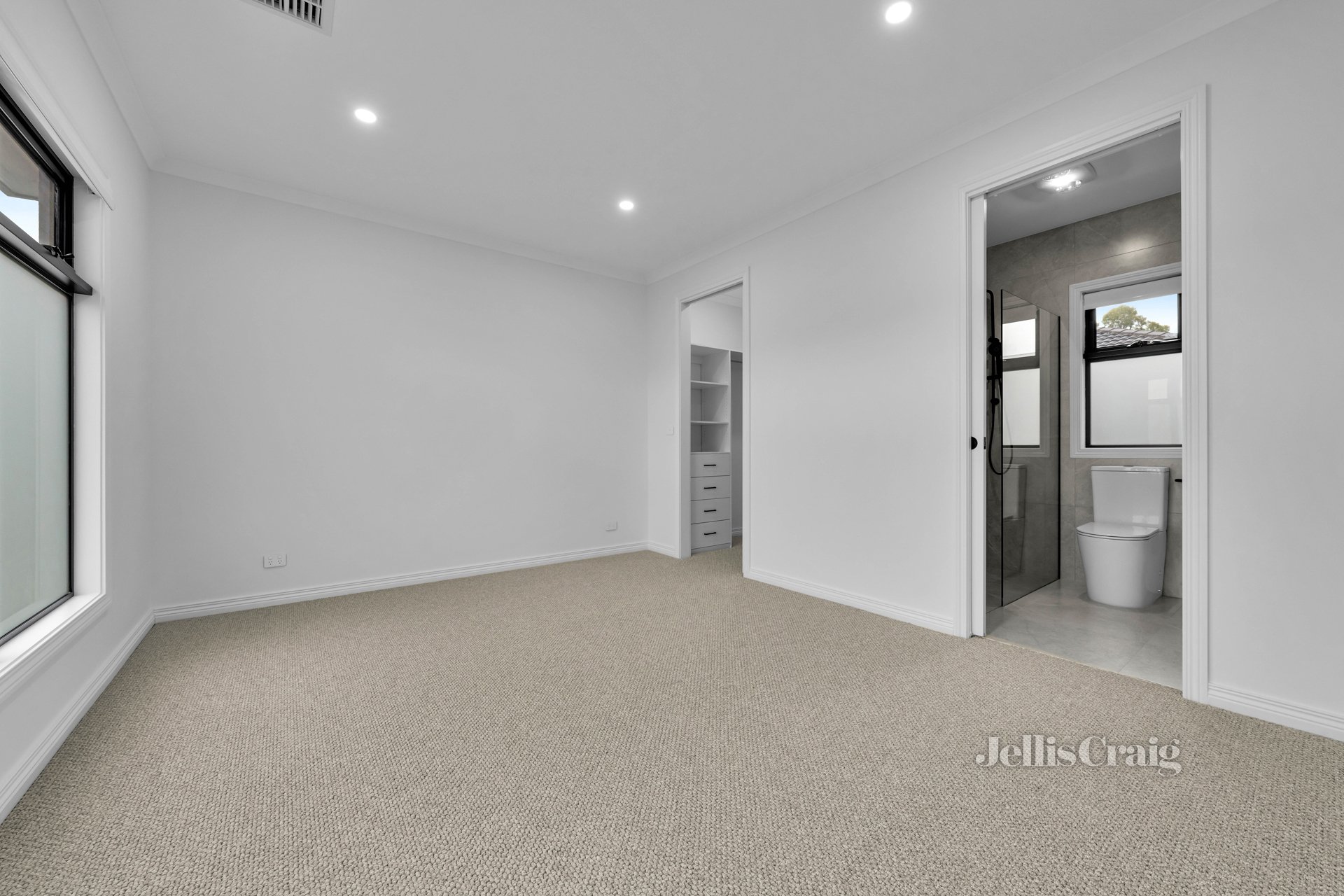 2/3 Thurloo Street, Chadstone image 4