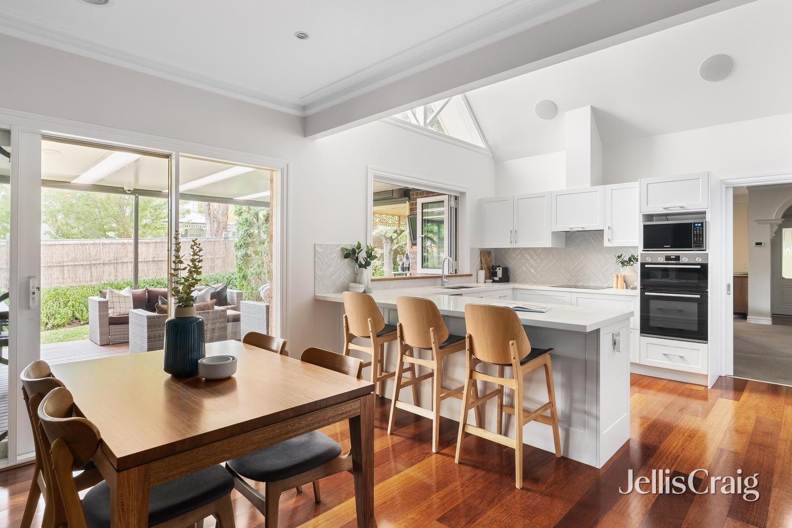 23 Valley Park Grove, Eltham image 2