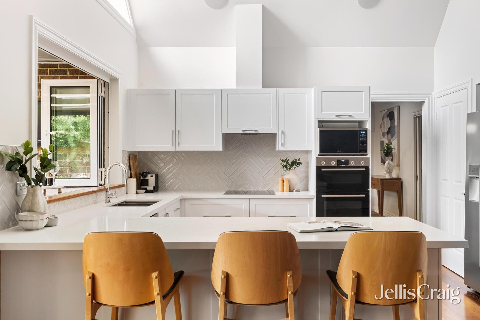 23 Valley Park Grove, Eltham image 3