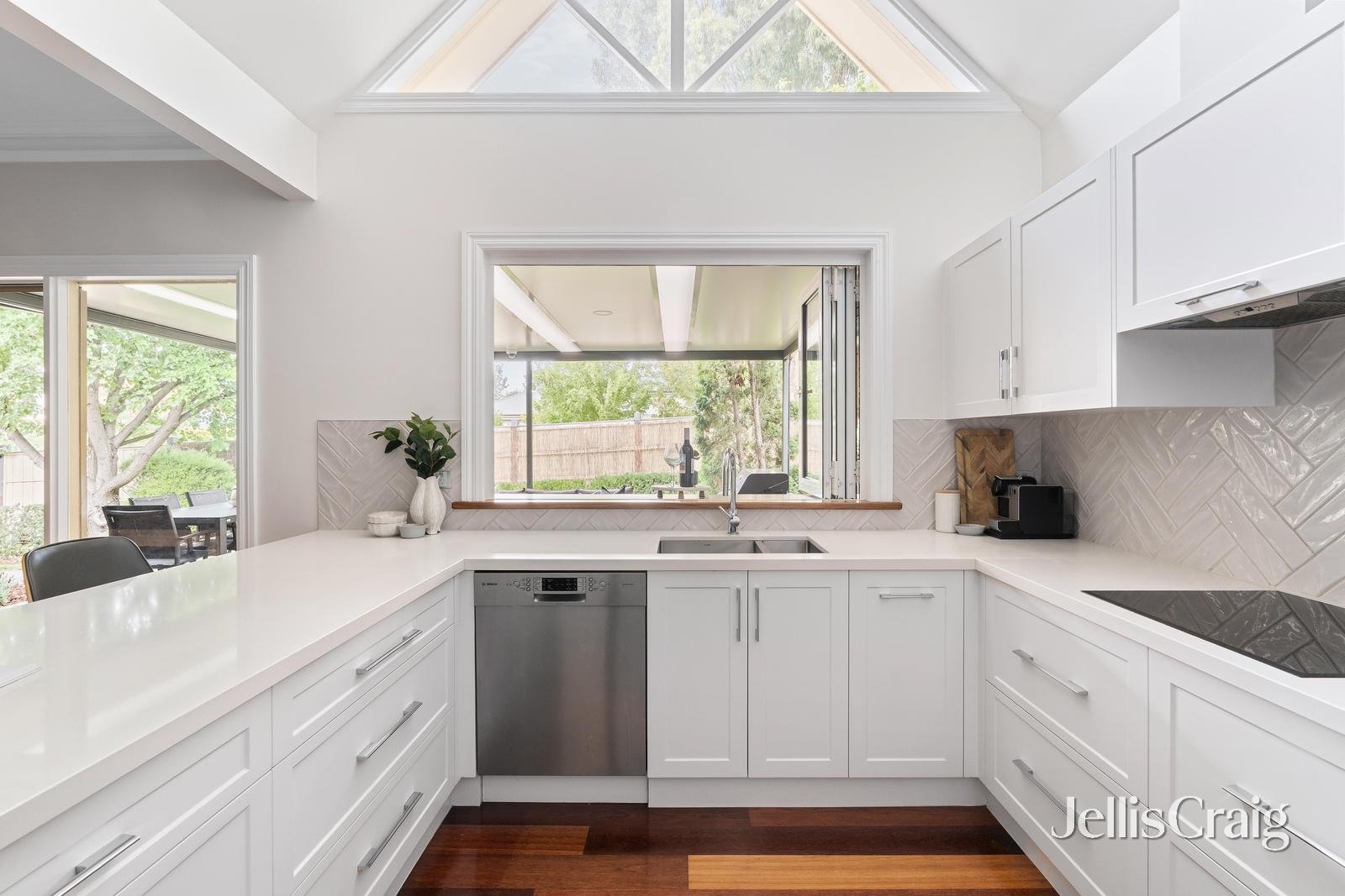 23 Valley Park Grove, Eltham image 4