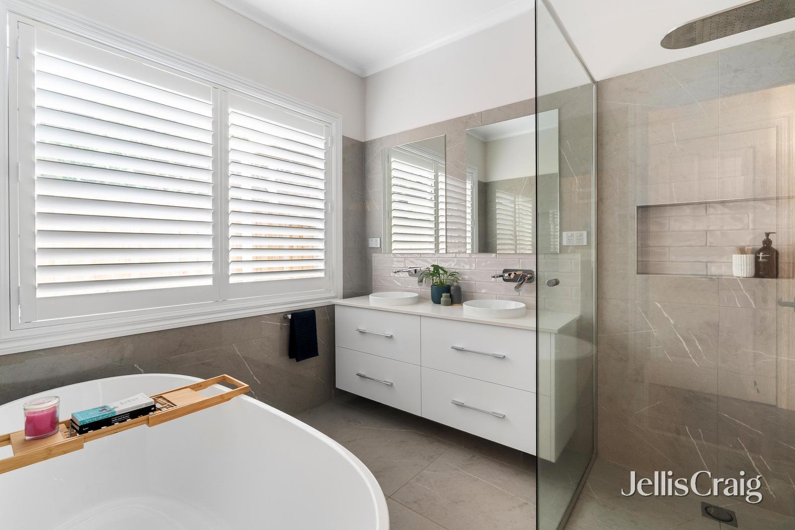 23 Valley Park Grove, Eltham image 13