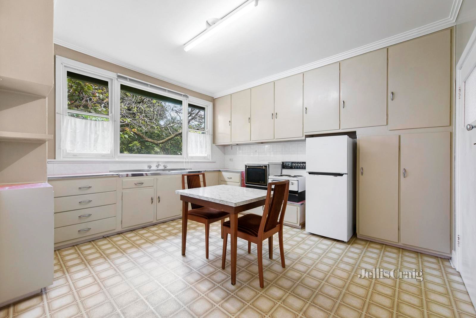 23 Vernon Street, Blackburn South image 5