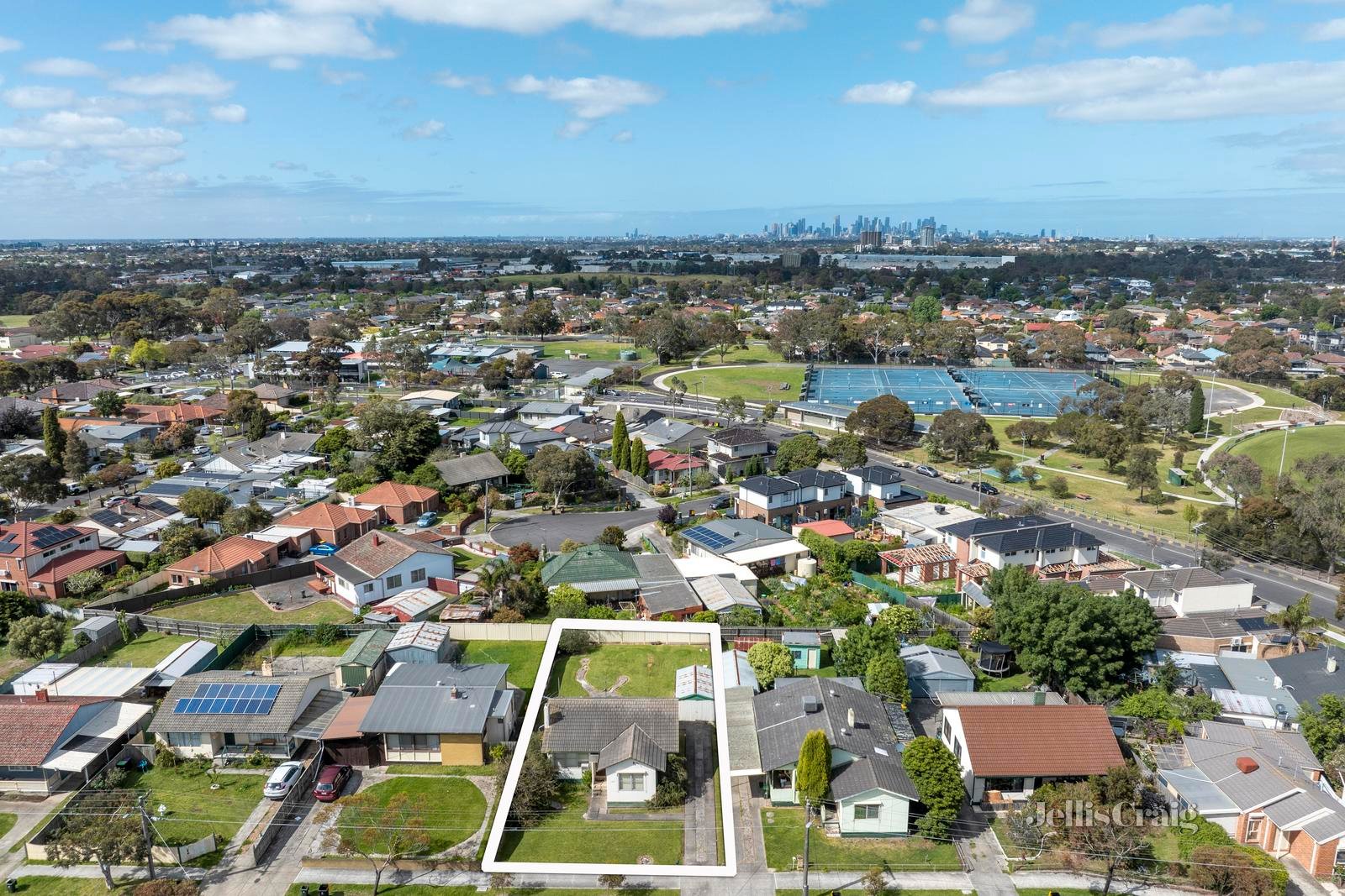 23 Vervale Avenue, Fawkner image 2