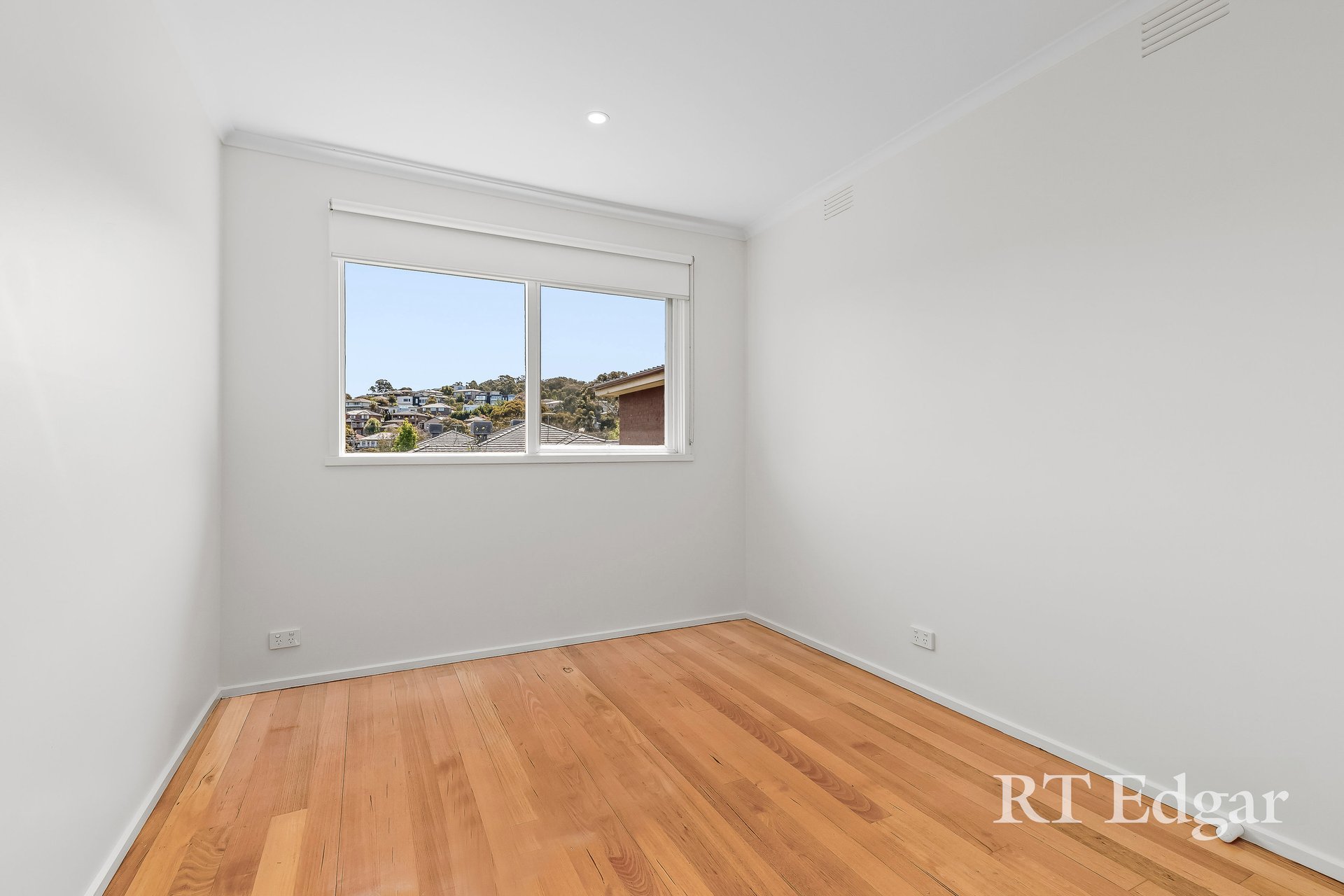 Property Gallery Thumbnail 8