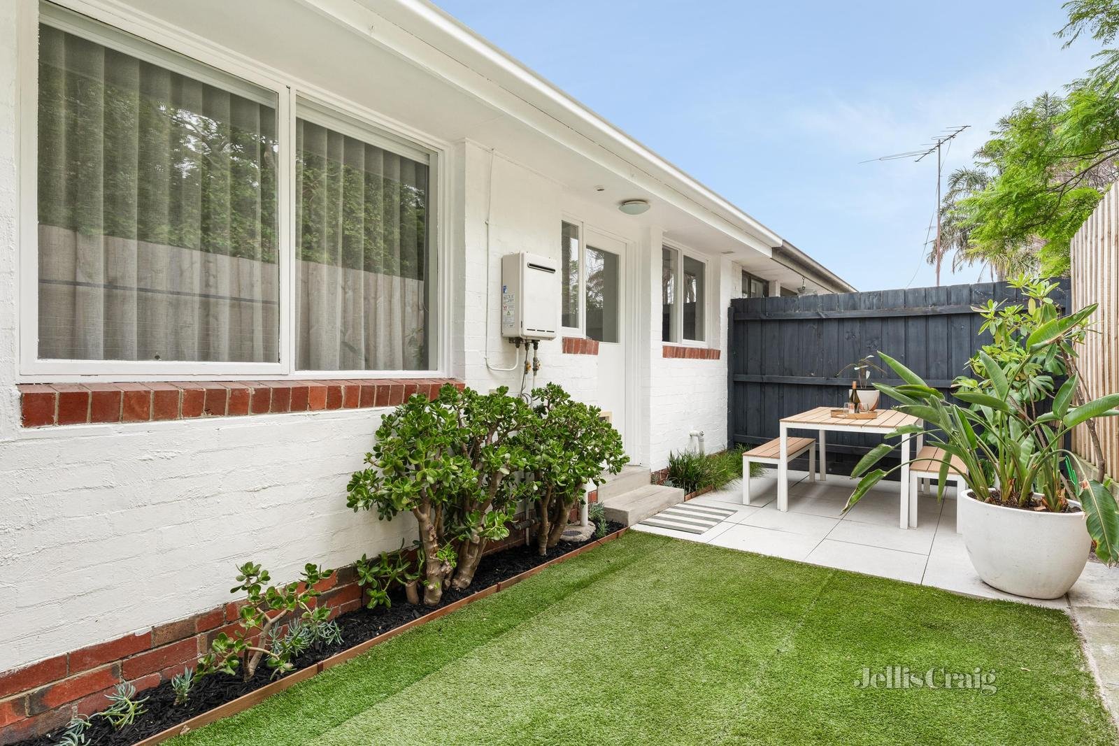 2/3 Wilkins Avenue, Beaumaris image 1