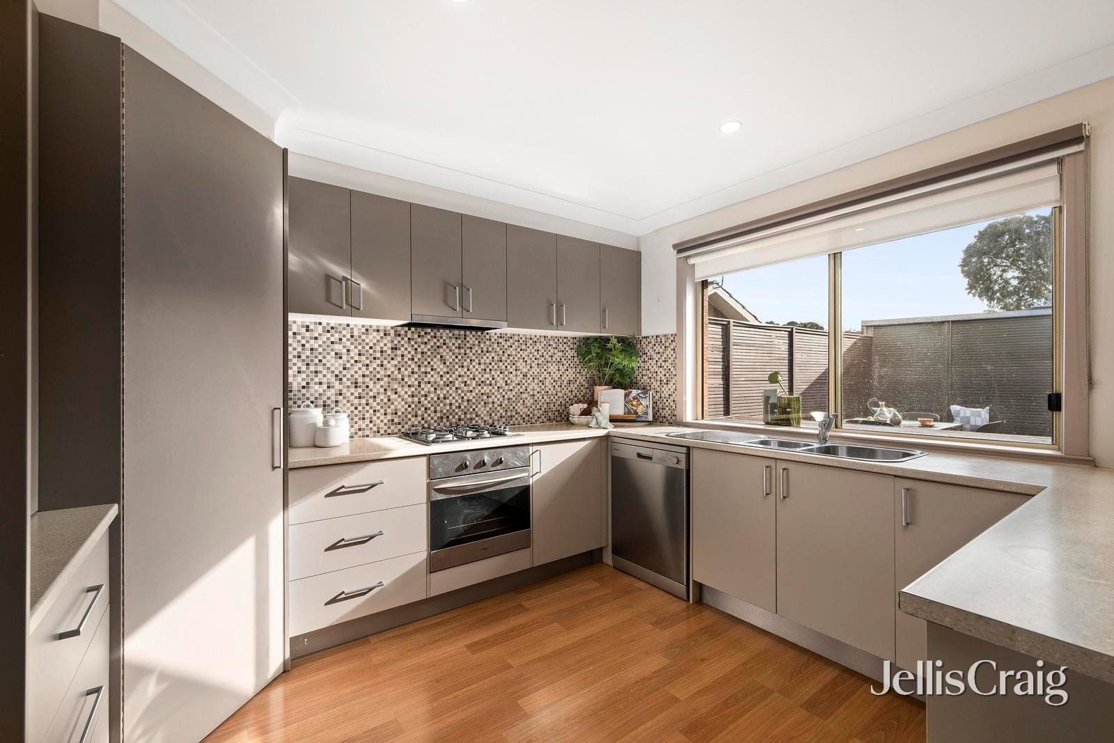 2/3 Wiltshire Avenue, Bayswater image 2