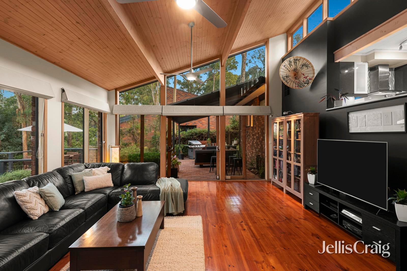 23 Wycliffe Crescent, Eltham image 4