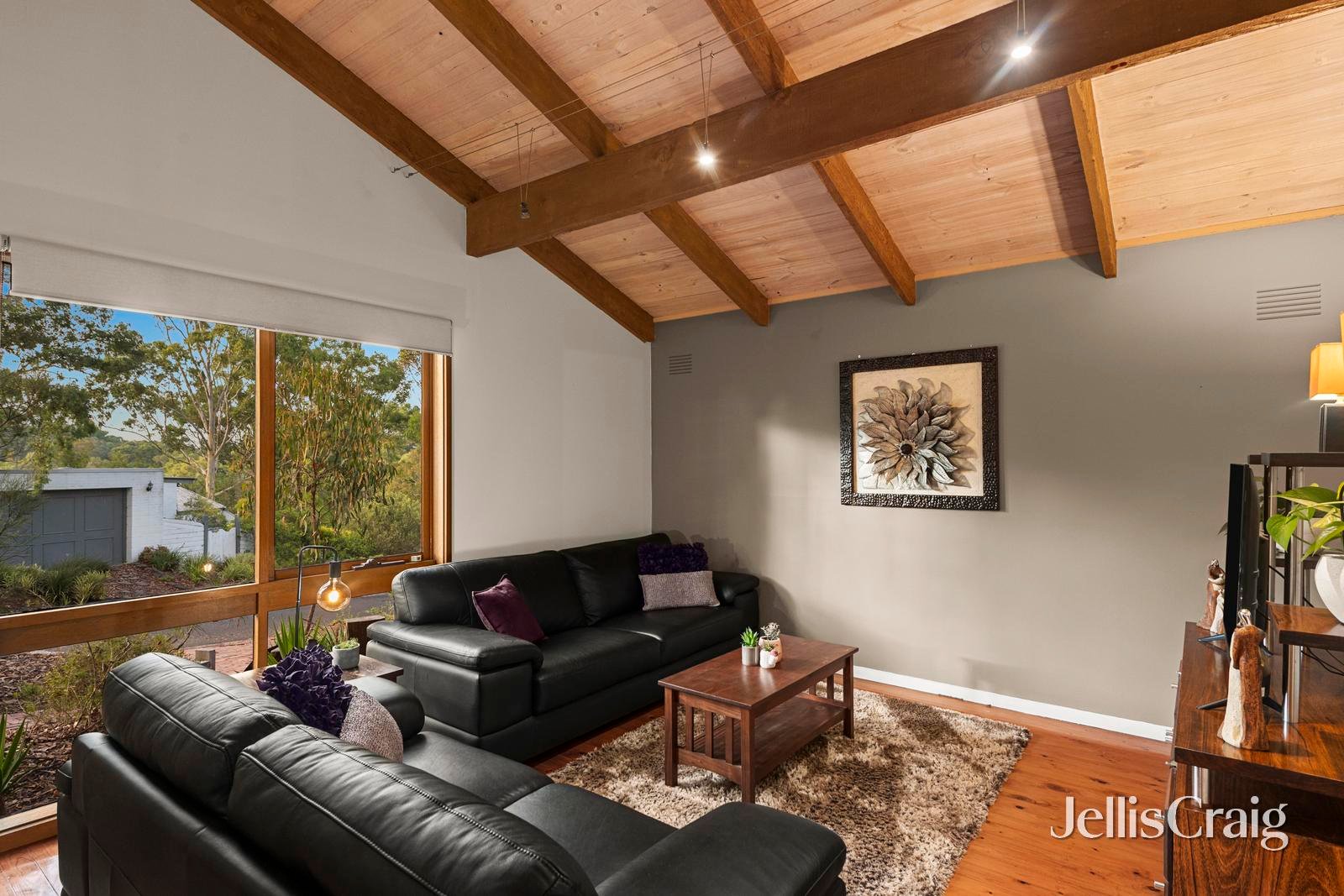 23 Wycliffe Crescent, Eltham image 8