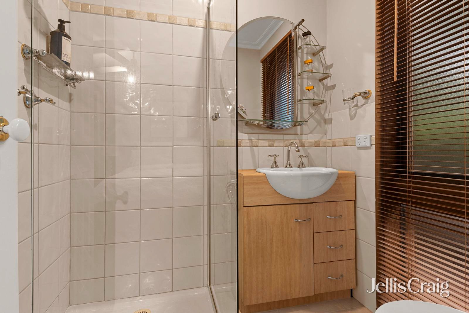 23 Wycliffe Crescent, Eltham image 10