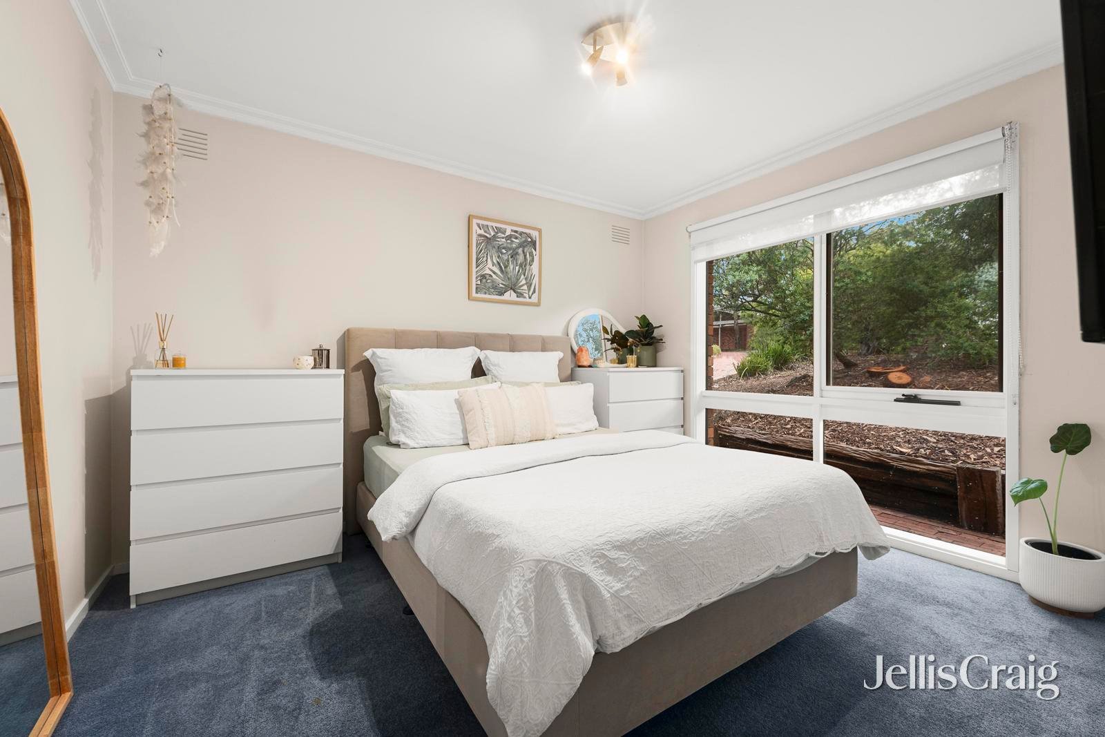 23 Wycliffe Crescent, Eltham image 11