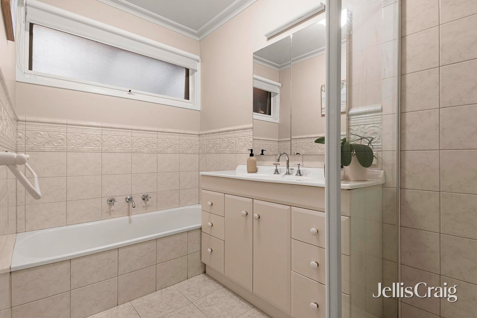 23 Wycliffe Crescent, Eltham image 13