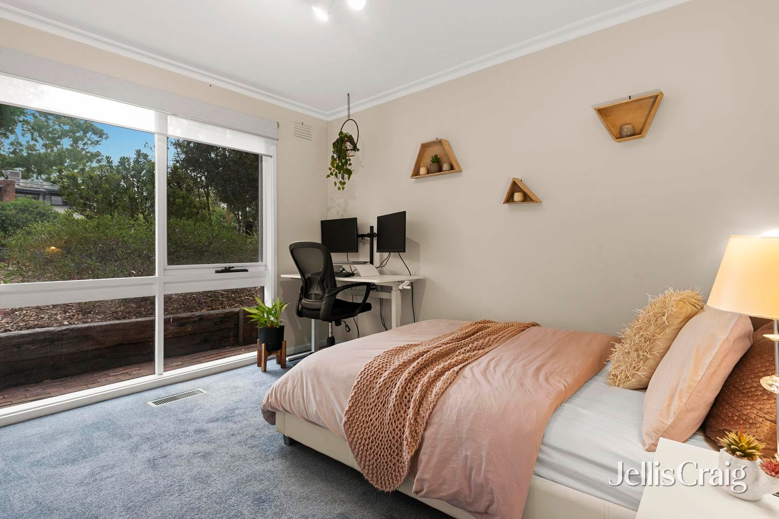 23 Wycliffe Crescent, Eltham image 14