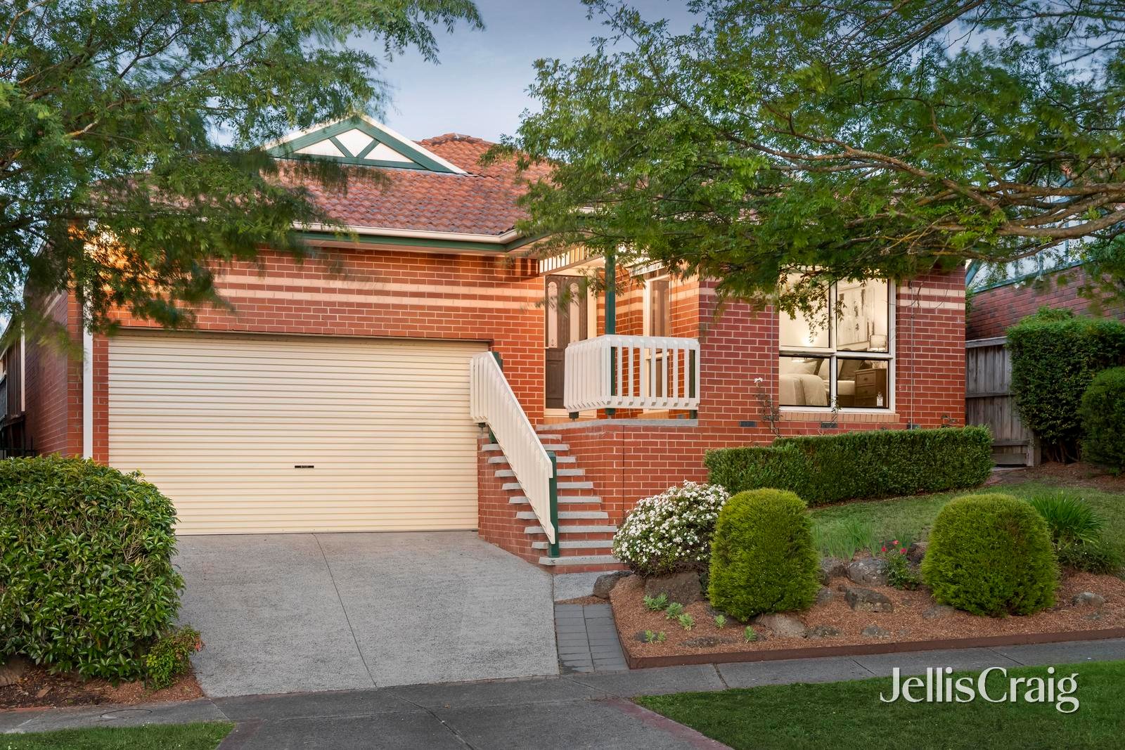 23 Yarraridge Drive, Chirnside Park image 1