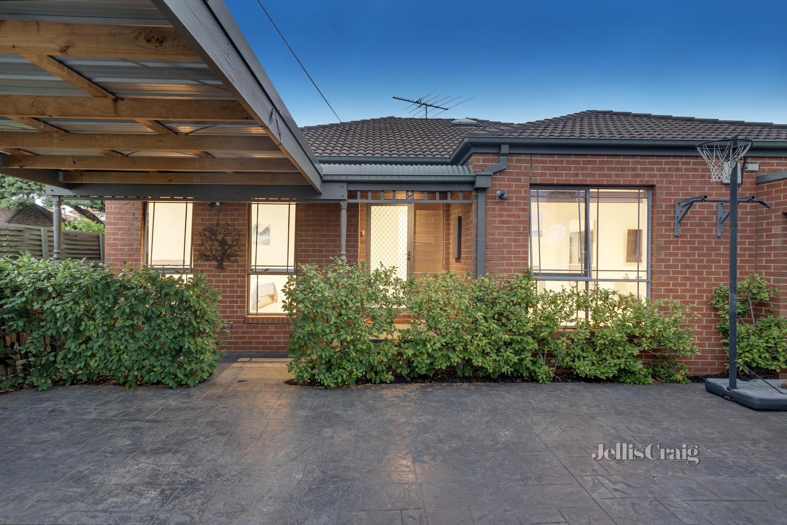 2/30 Castles Road, Bentleigh image 1