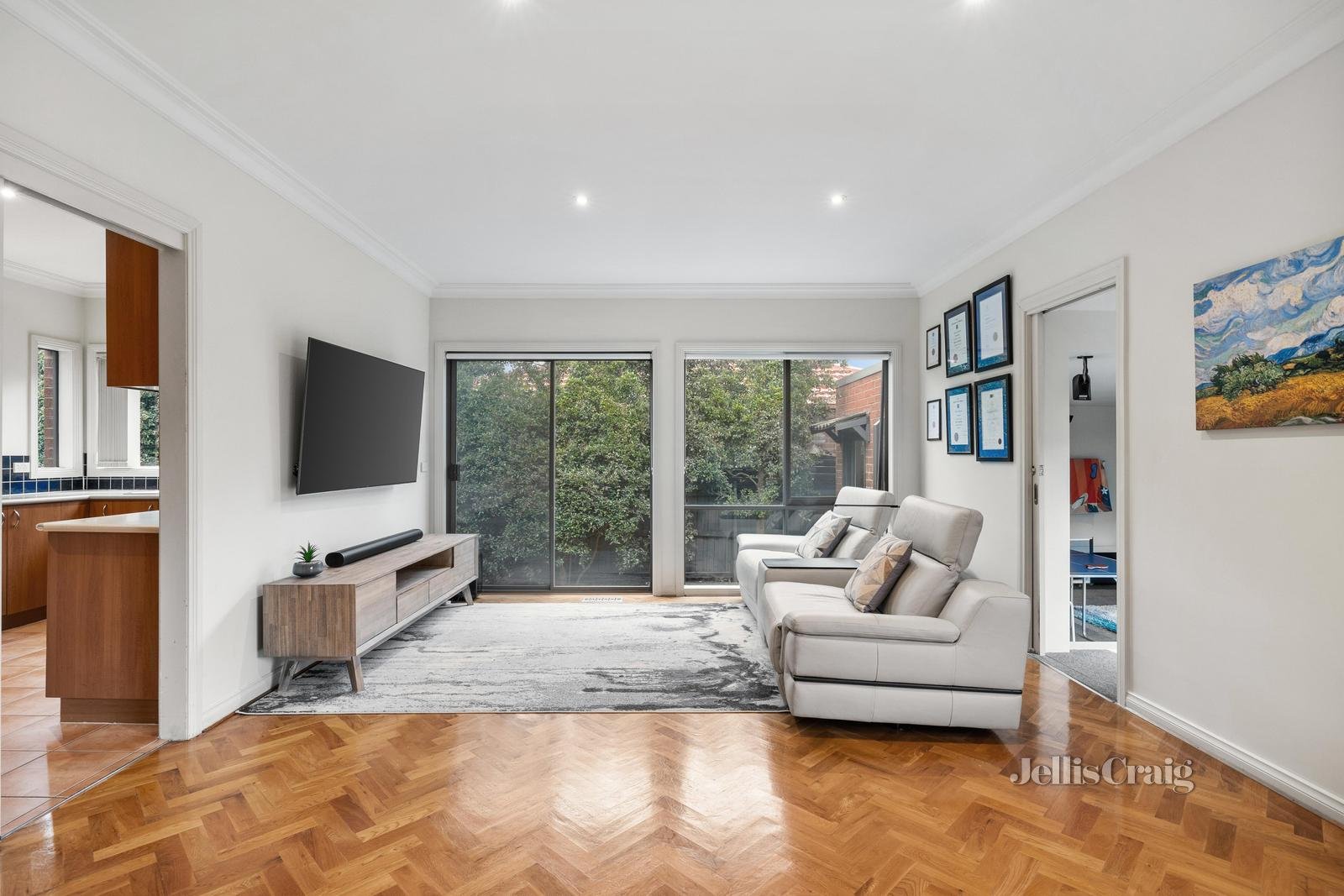 2/30 Castles Road, Bentleigh image 2