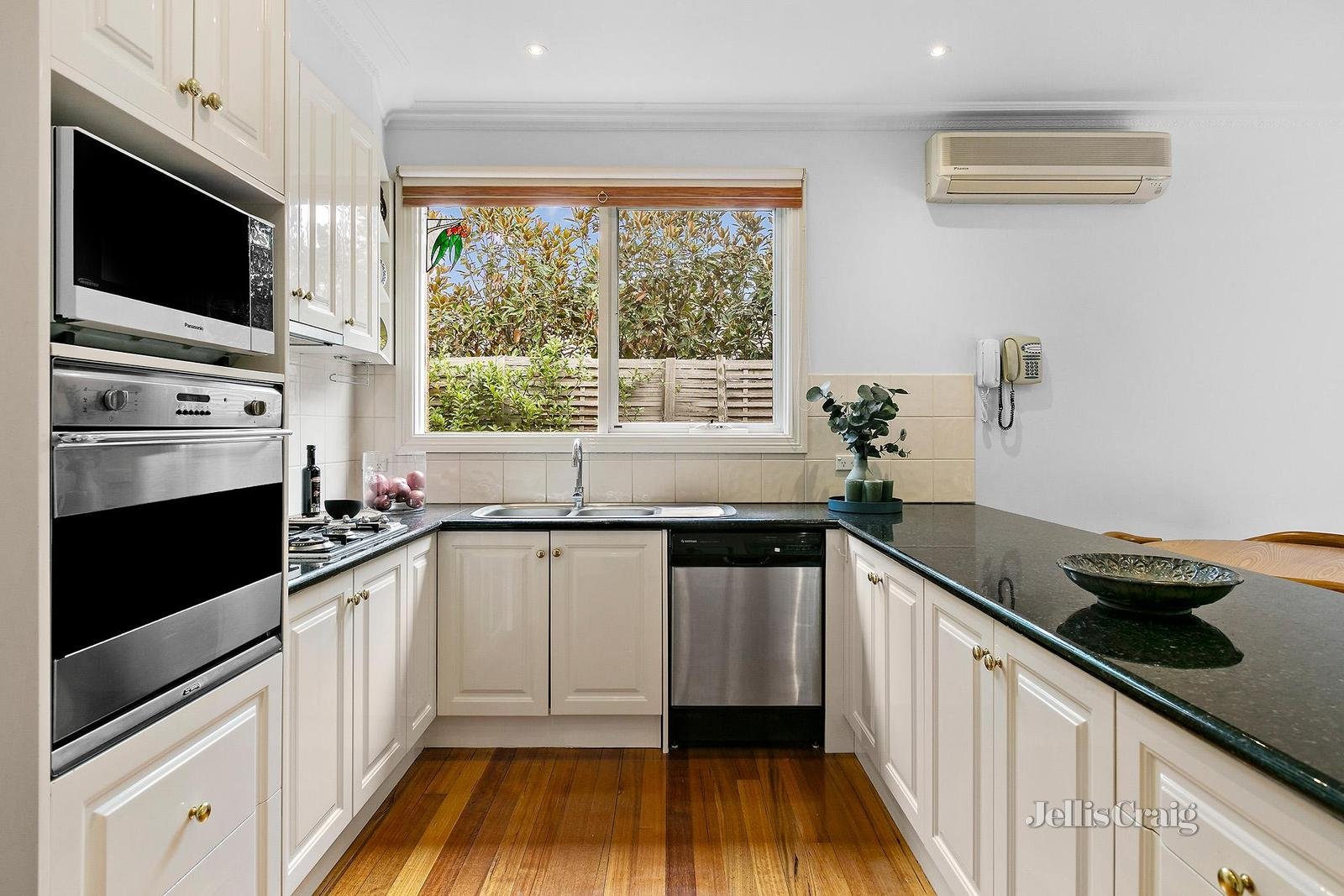 2/30 Corhampton Road, Balwyn North image 3