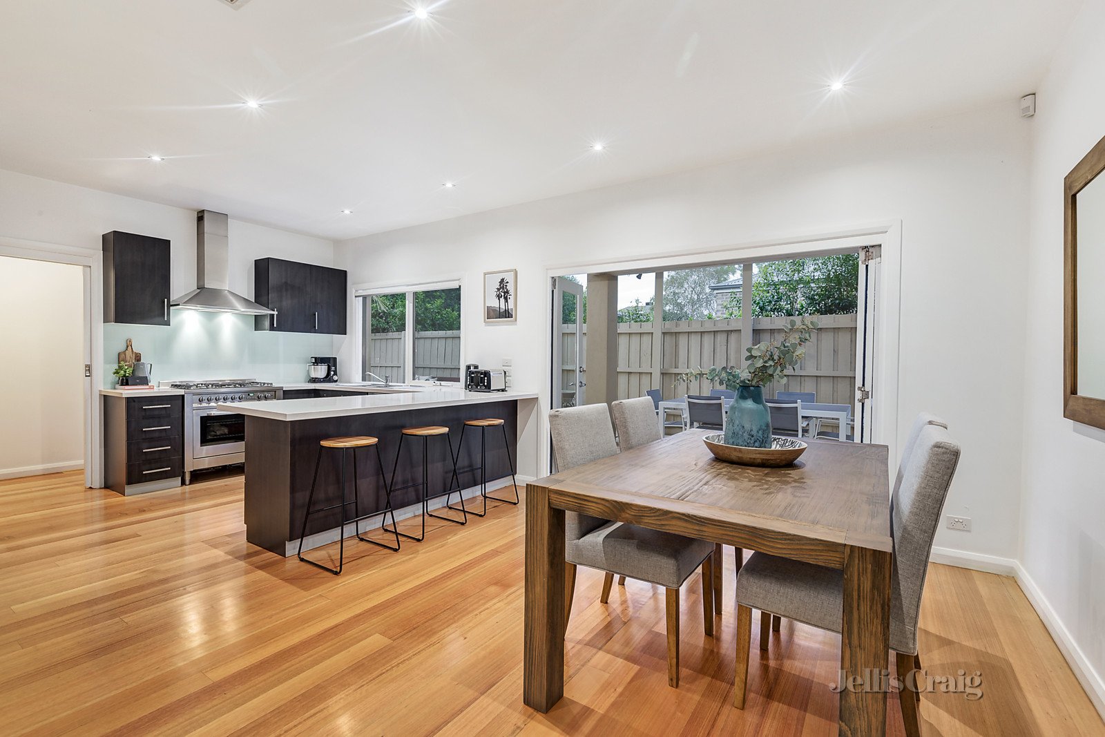 2/30 Harding Street, Bentleigh image 3