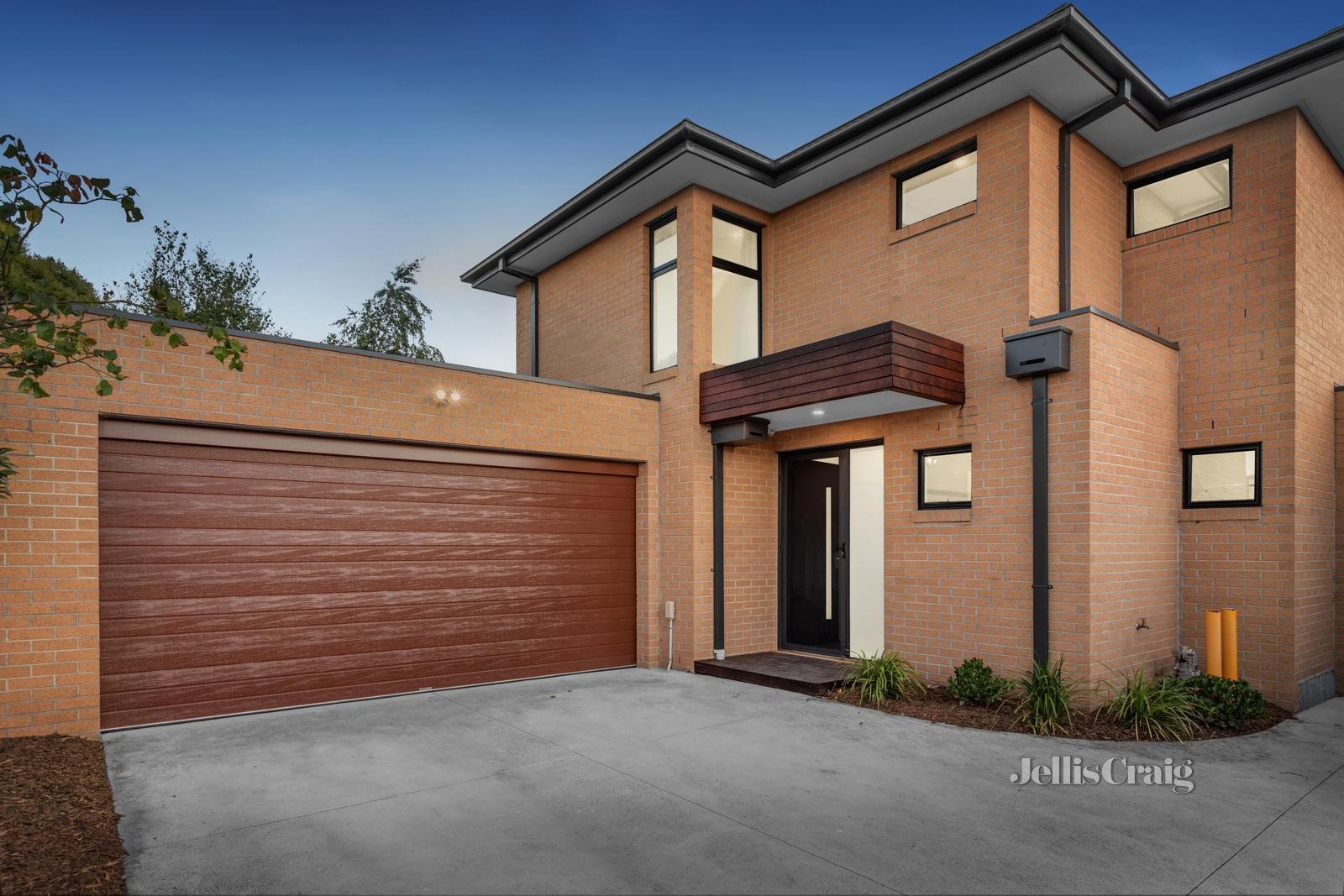 2/30 Jubilee Street, Mount Waverley image 1