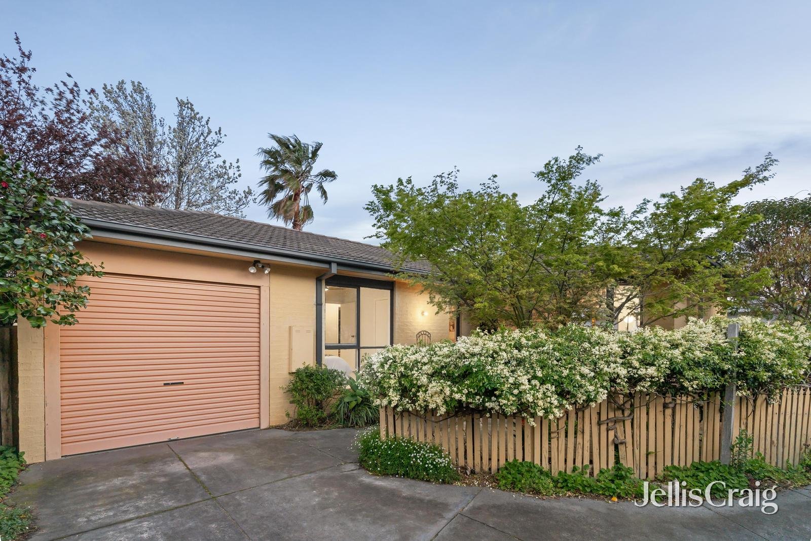2/30 Paula Crescent, Doncaster East image 1