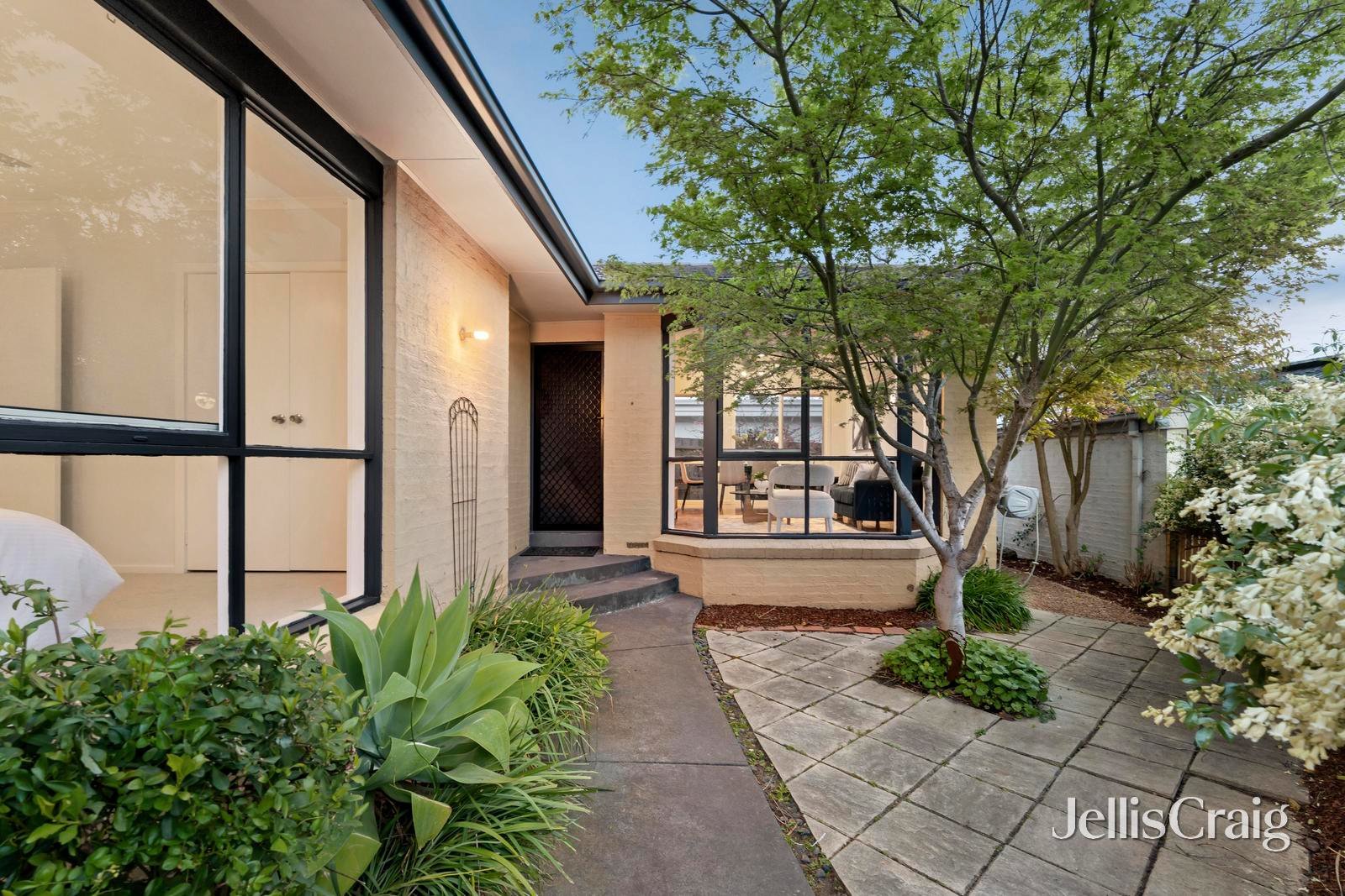 2/30 Paula Crescent, Doncaster East image 2
