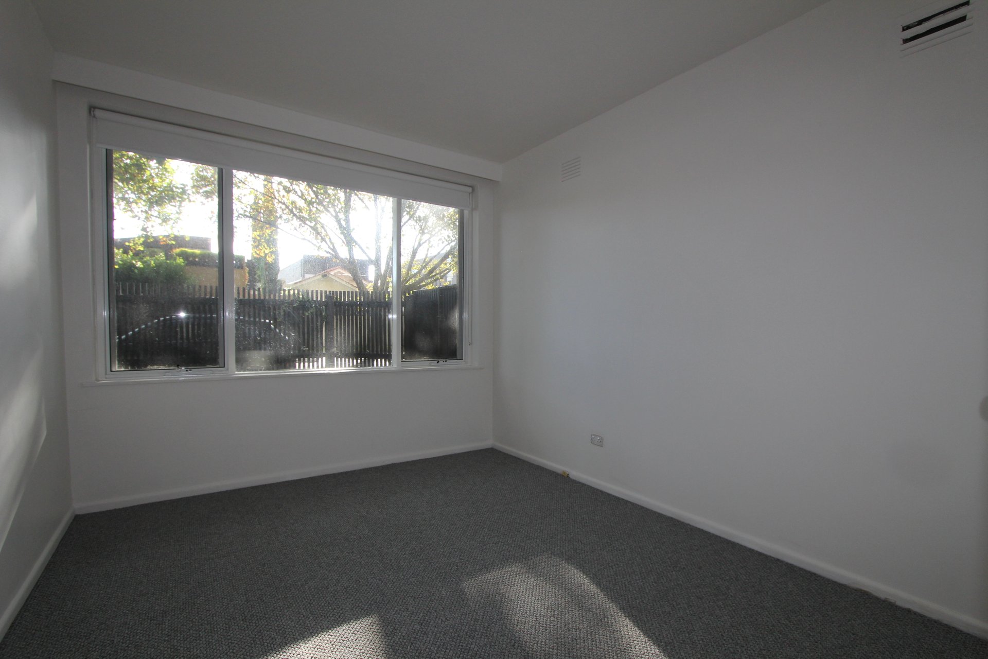Property Gallery Thumbnail 3