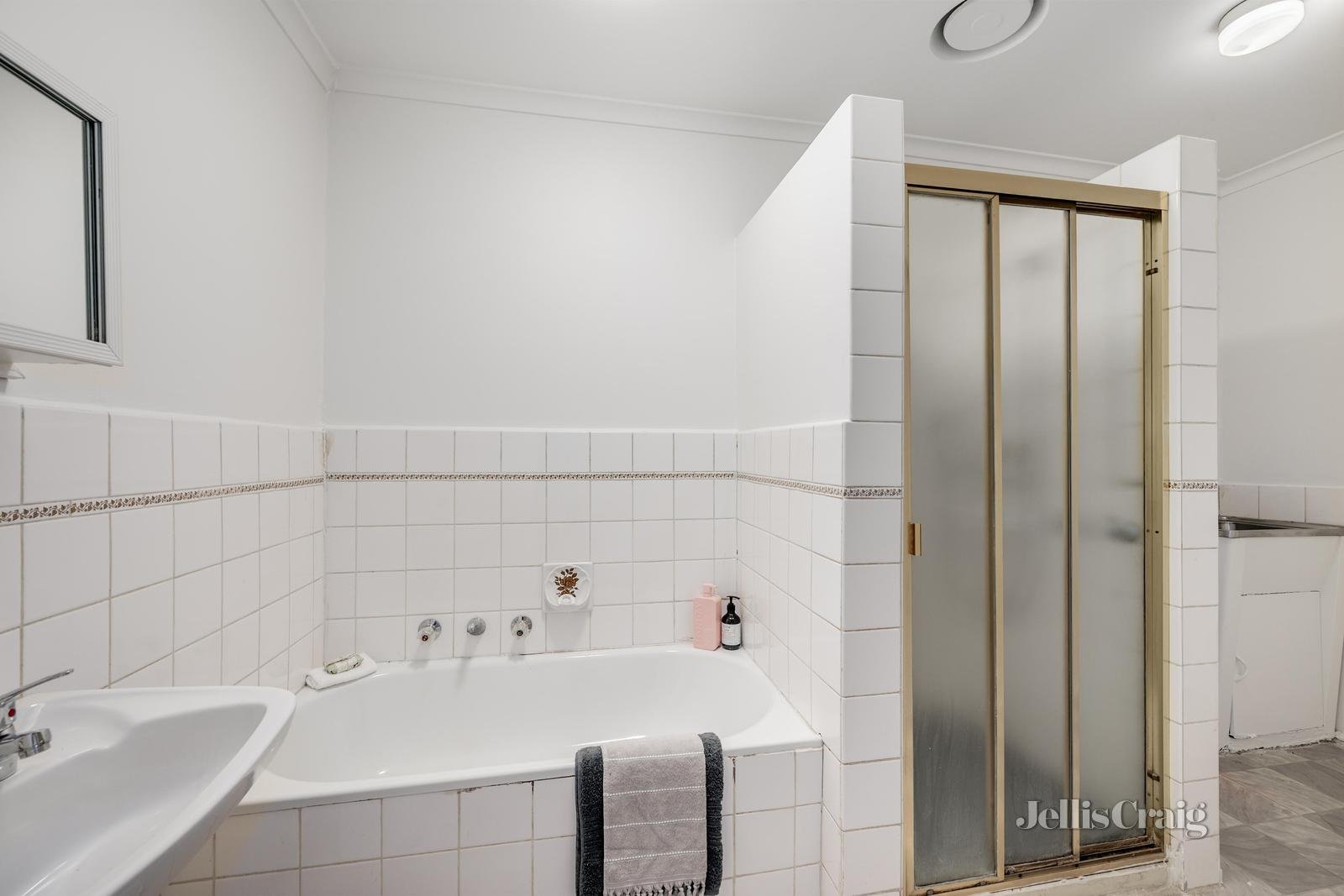 2/30 Spencer Road, Camberwell image 5