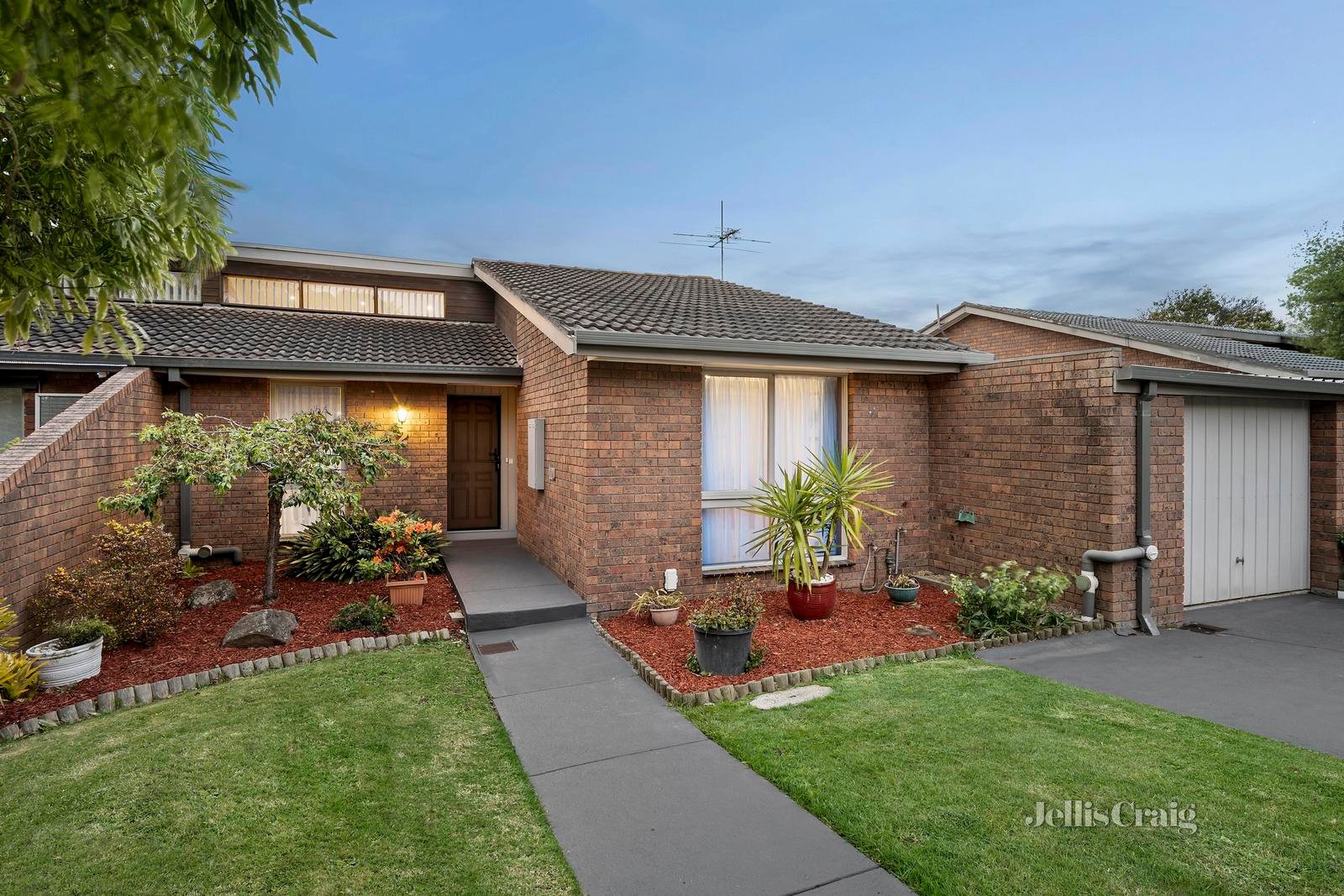 2/30 Thomas Street, Doncaster East image 1